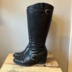 Born Womens size 7.5 black boot